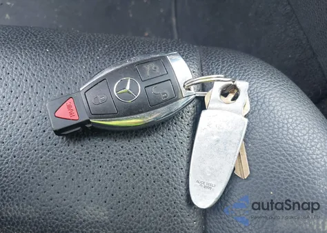 2010 Mercedes-Benz C 300 Luxury 4Matic/Sport 4Matic z USA, uszkodzony, nr VIN WDDGF8BB7AF480620